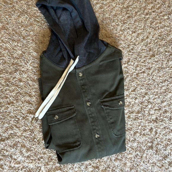 Green jacket w hood - Picture 1 of 1
